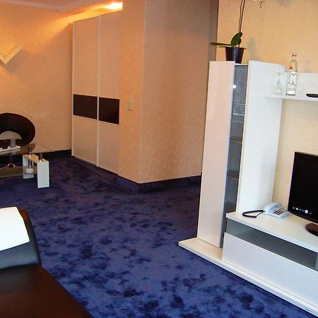 Hotel Zum Goldenen Hirsch Sankt Kilian Экстерьер фото