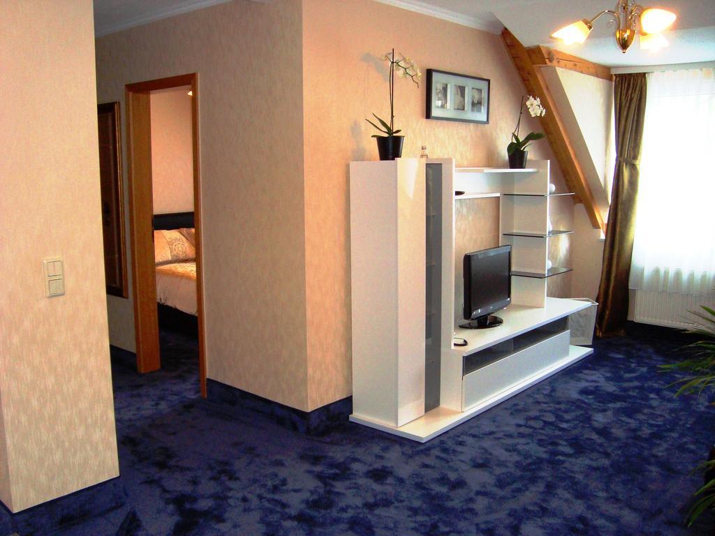 Hotel Zum Goldenen Hirsch Sankt Kilian Экстерьер фото