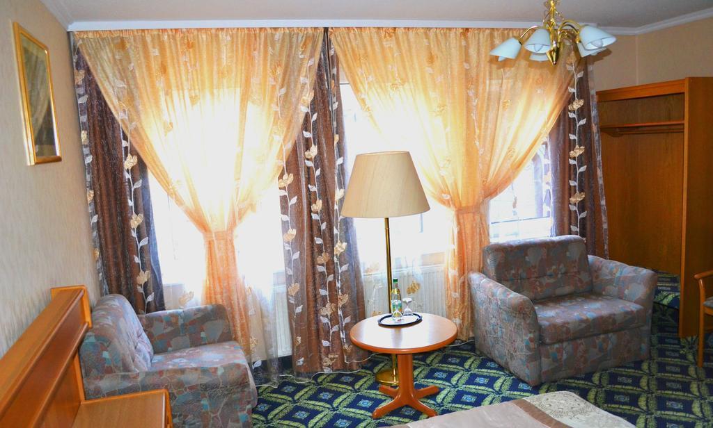 Hotel Zum Goldenen Hirsch Sankt Kilian Номер фото