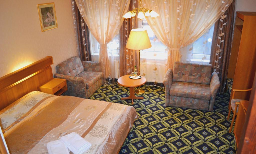Hotel Zum Goldenen Hirsch Sankt Kilian Номер фото