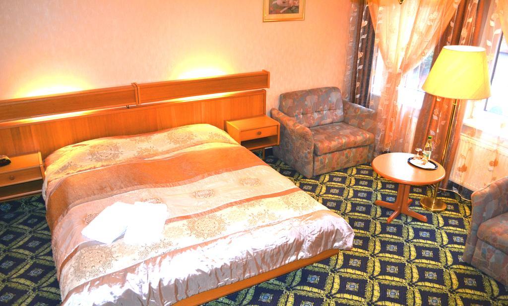 Hotel Zum Goldenen Hirsch Sankt Kilian Номер фото