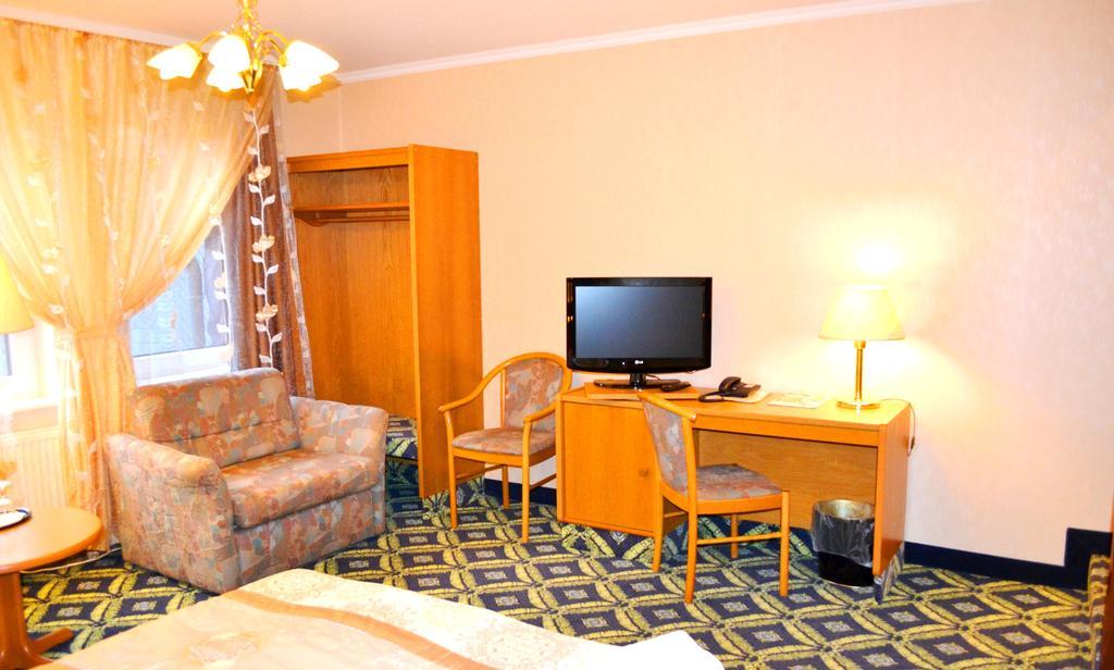 Hotel Zum Goldenen Hirsch Sankt Kilian Номер фото