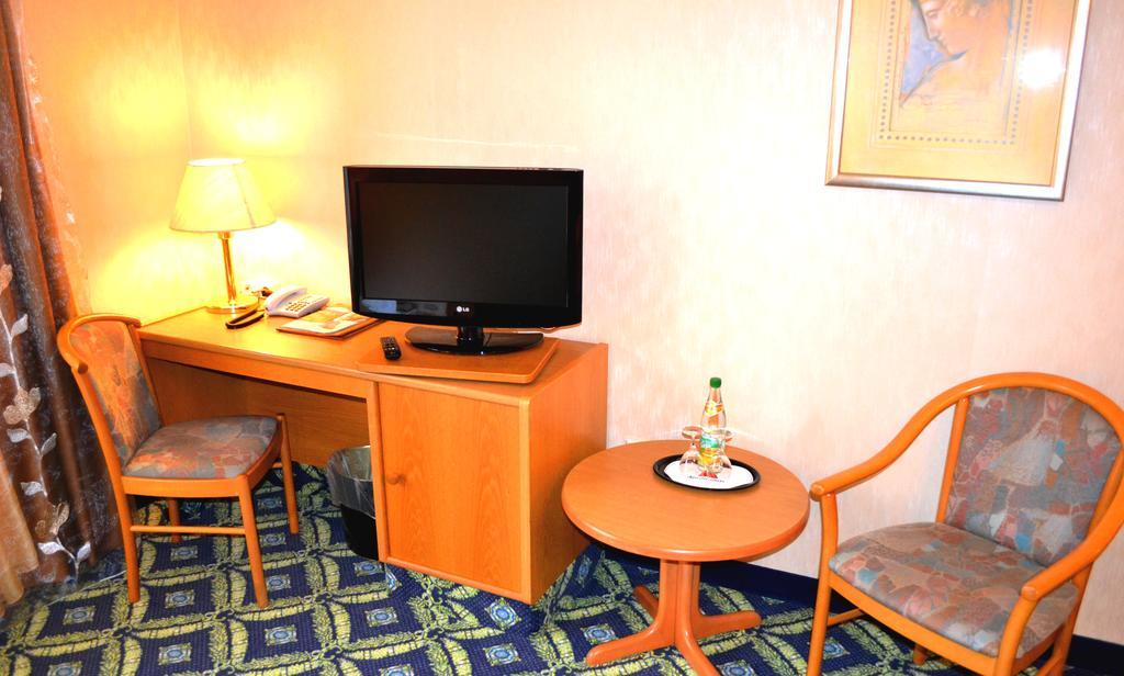 Hotel Zum Goldenen Hirsch Sankt Kilian Номер фото