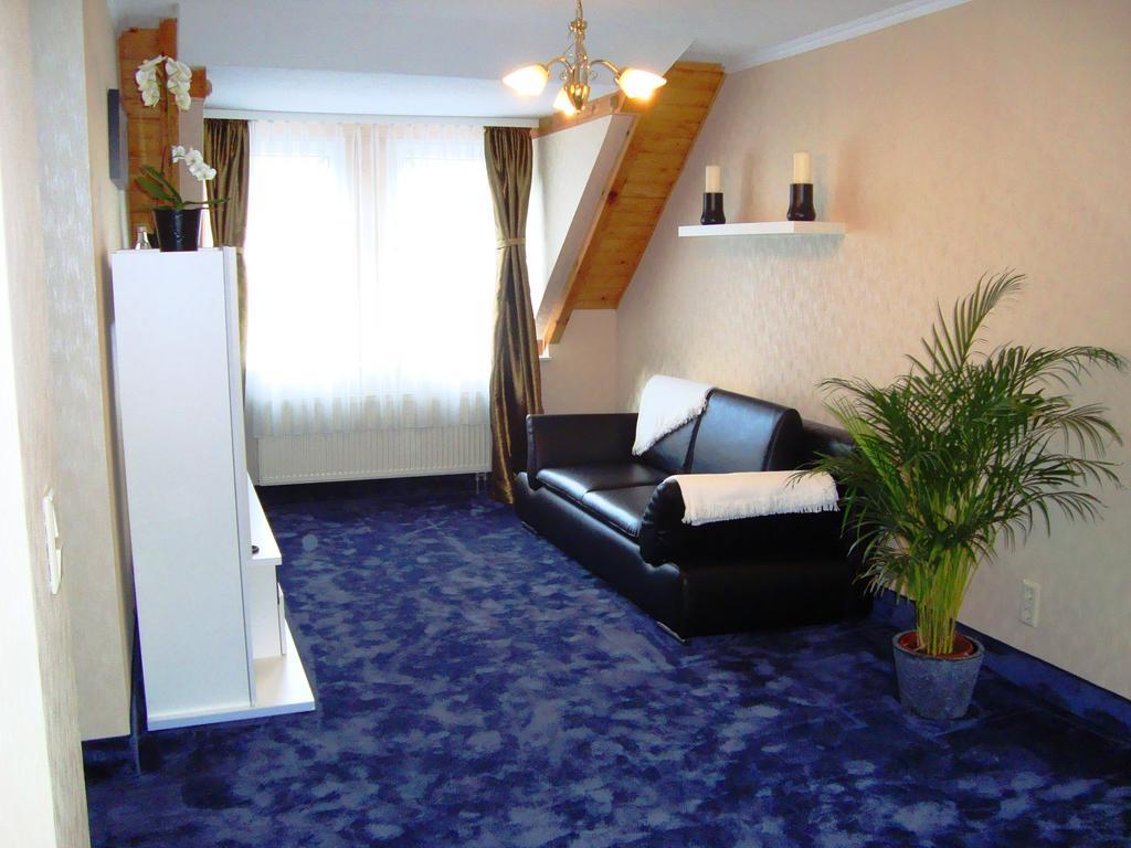 Hotel Zum Goldenen Hirsch Sankt Kilian Номер фото