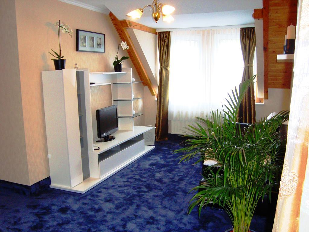 Hotel Zum Goldenen Hirsch Sankt Kilian Номер фото