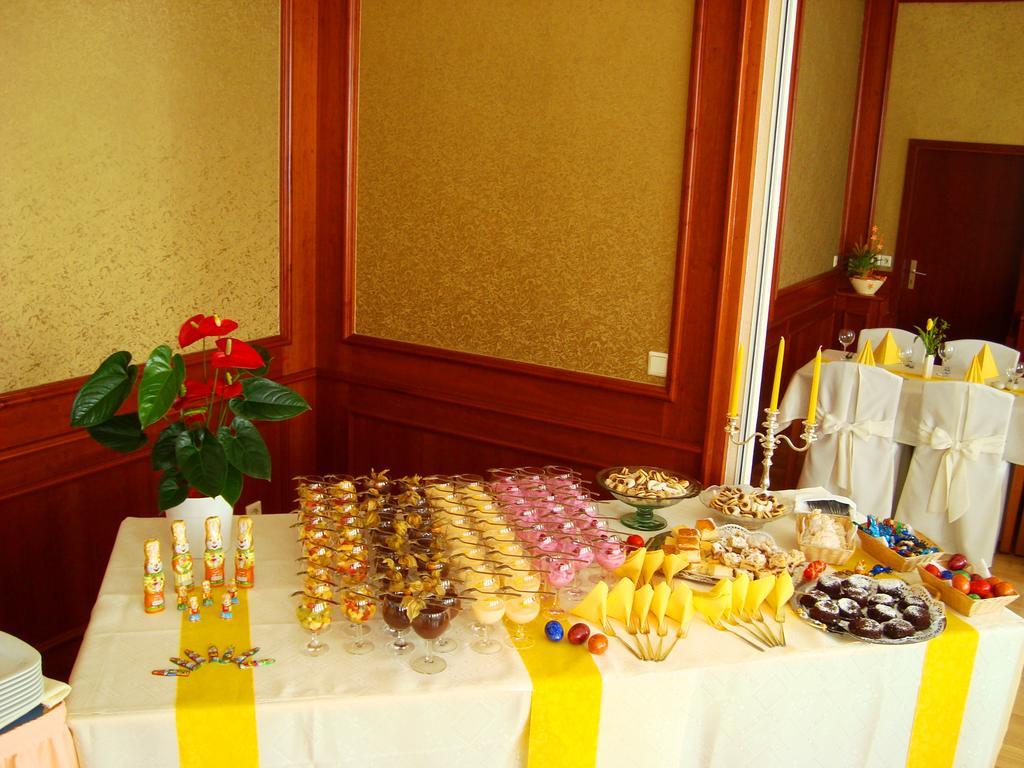 Hotel Zum Goldenen Hirsch Sankt Kilian Экстерьер фото