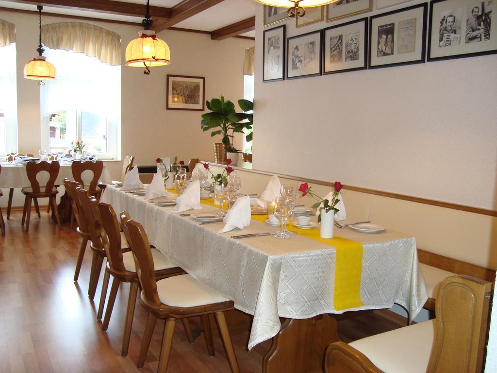 Hotel Zum Goldenen Hirsch Sankt Kilian Экстерьер фото