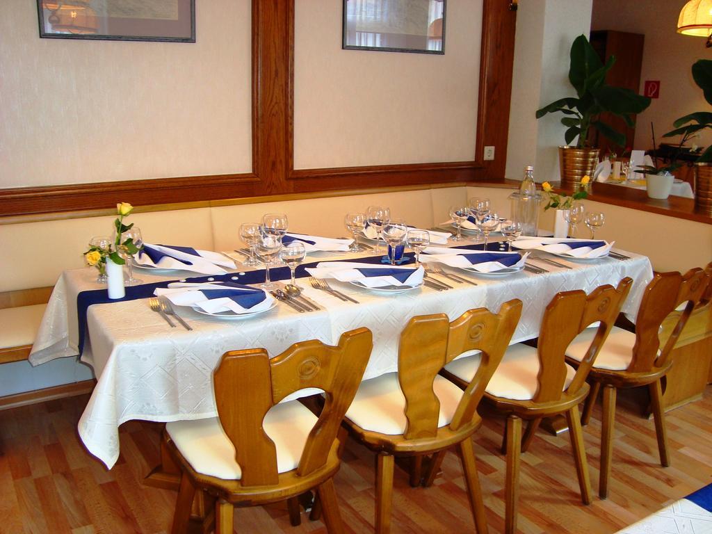 Hotel Zum Goldenen Hirsch Sankt Kilian Экстерьер фото