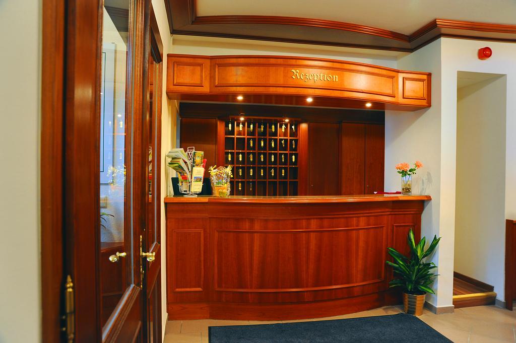 Hotel Zum Goldenen Hirsch Sankt Kilian Экстерьер фото